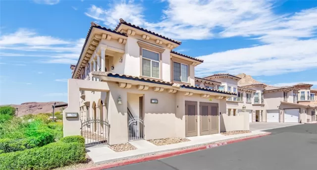 MLS: 2513506 Condo For Sale