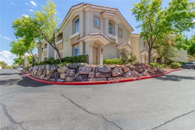 MLS: 2513564 Condo For Sale