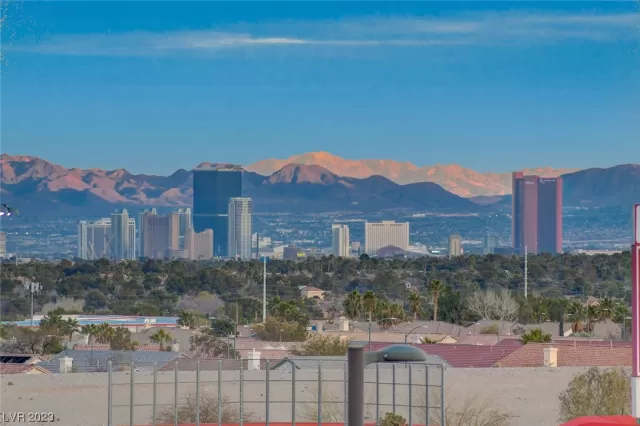 MLS: 2513608 Condo For Sale