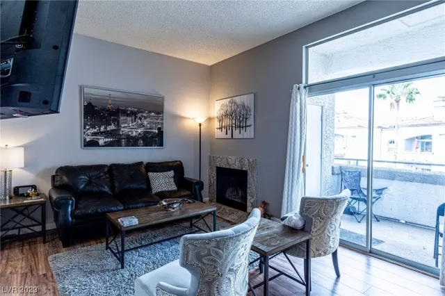 MLS: 2513689 Condo For Sale