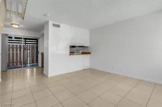 Photo #3: 2513876 Listing