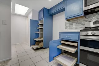 Photo #5: 2513907 Listing