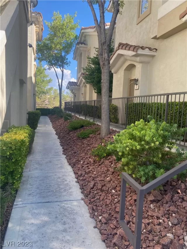 MLS: 2513993 Condo For Sale