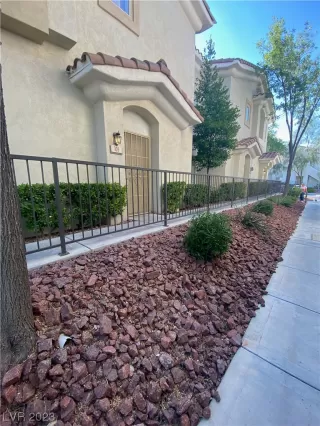 Photo #1: 2513993 Listing