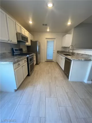 Photo #2: 2513993 Listing