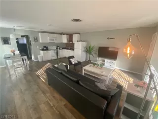 Photo #2: 2514015 Listing 