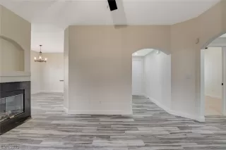 Photo #5: 2514138 Listing