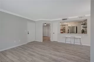 Photo #5: 2514164 Listing