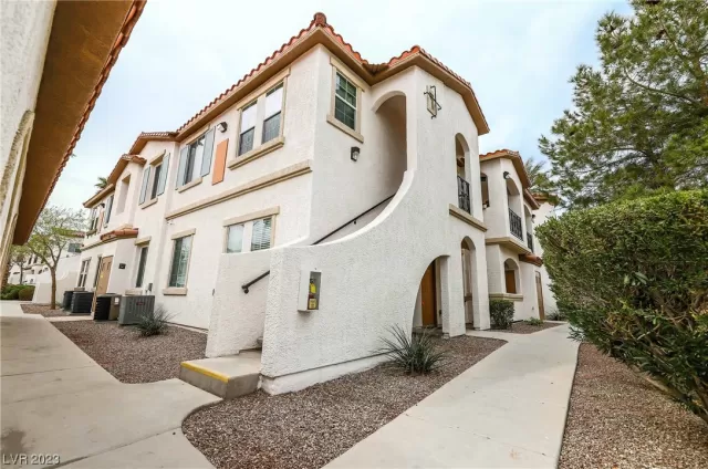 MLS: 2514268 Condo For Sale