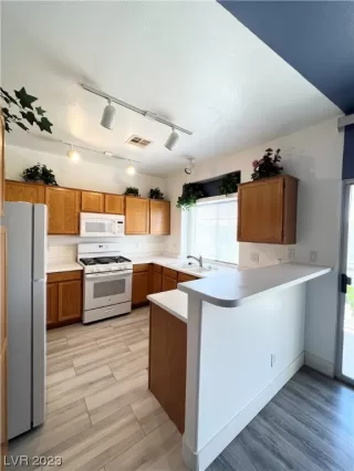 Photo #5: 2514442 Listing