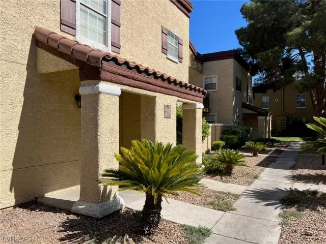 MLS: 2514591 Condo For Sale