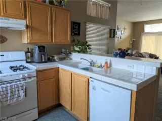 Photo #2: 2514808 Listing