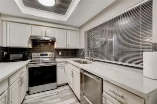 Photo #5: 2514837 Listing