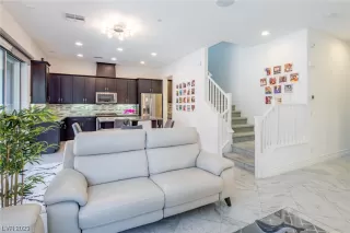 Photo #5: 2514863 Listing