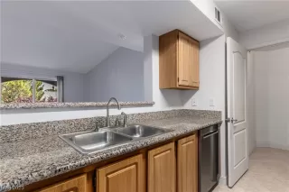 Photo #6: 2515002 Listing