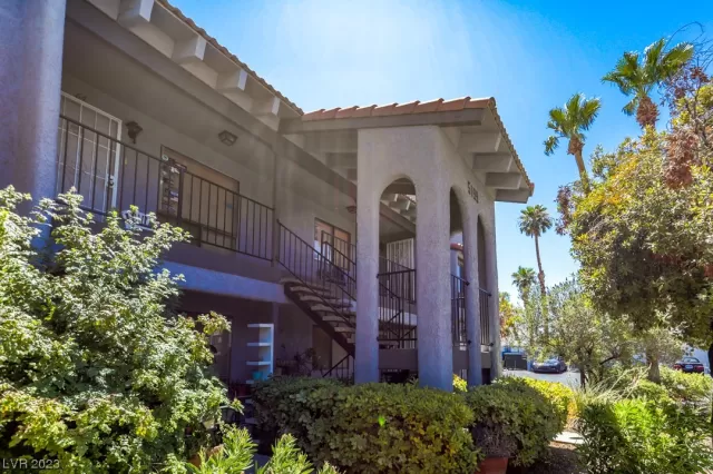 MLS: 2515056 Condo For Sale