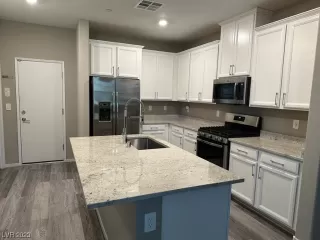 Photo #1: 2515071 Listing 