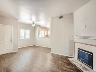 Photo #4: 2515089 Listing