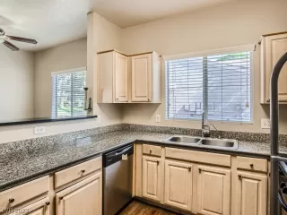 Photo #5: 2515089 Listing