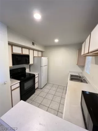 Photo #3: 2515115 Listing