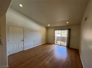 Photo #5: 2515115 Listing