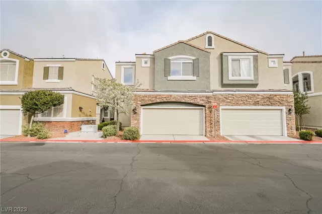 MLS: 2515125 Condo For Sale