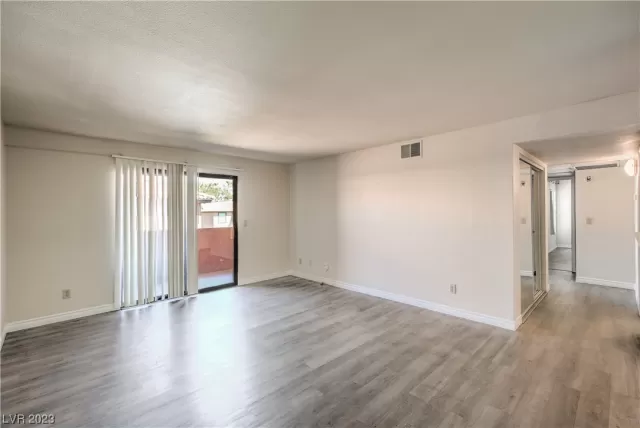 MLS: 2515136 Condo For Sale