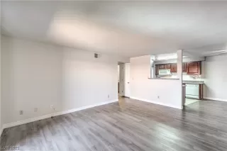 Photo #1: 2515136 Listing 