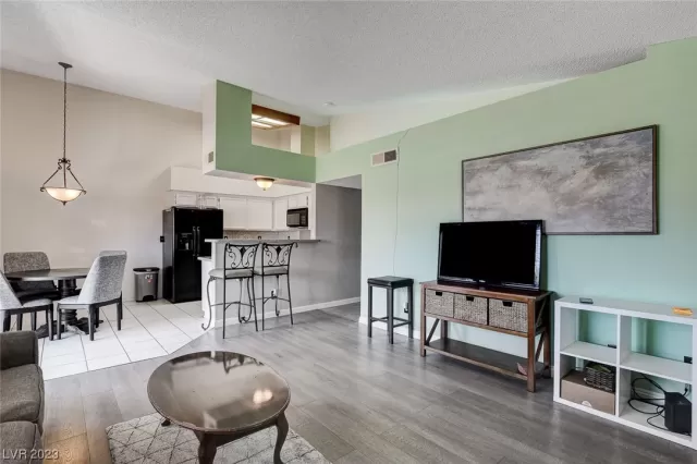 MLS: 2515142 Condo For Sale