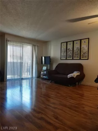 Photo #2: 2515147 Listing