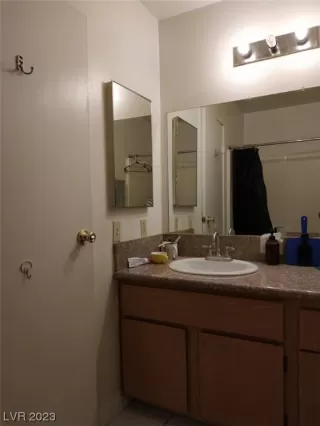 Photo #5: 2515147 Listing