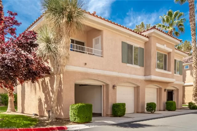 MLS: 2515160 Condo For Sale