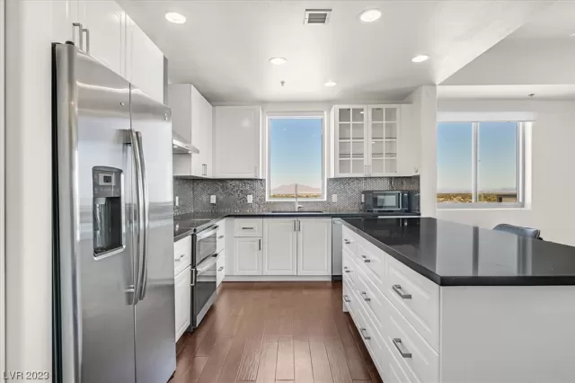 MLS: 2515177 Condo For Sale