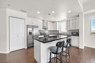 Photo #2: 2515177 Listing 