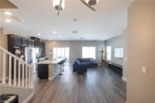 Photo #2: 2515217 Listing