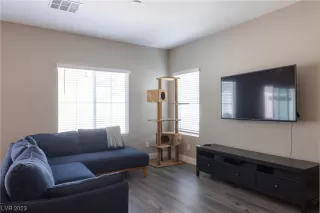 Photo #4: 2515217 Listing