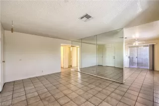 Photo #4: 2515296 Listing