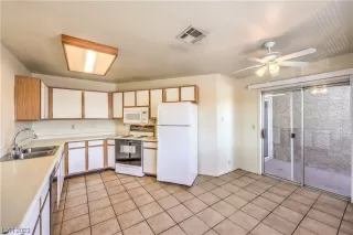 Photo #5: 2515296 Listing