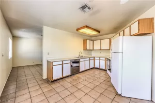 Photo #6: 2515296 Listing