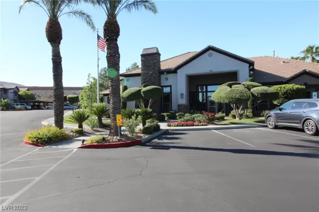 MLS: 2515346 Condo For Sale