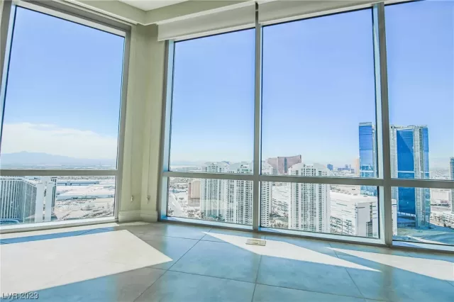 MLS: 2515347 Condo For Sale