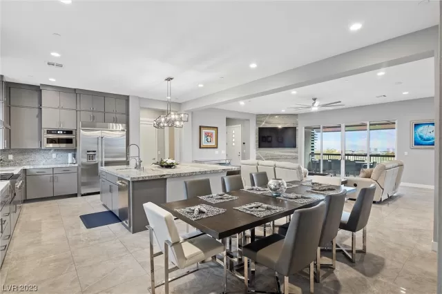 MLS: 2515349 Condo For Sale