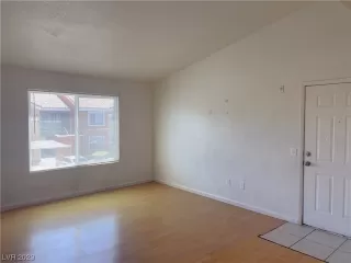 Photo #6: 2515369 Listing