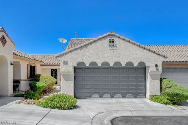 MLS: 2515400 Condo For Sale