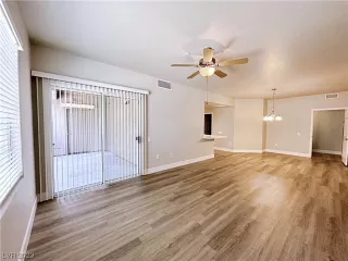 Photo #5: 2515426 Listing 