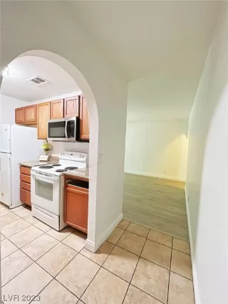 Photo #2: 2515538 Listing 