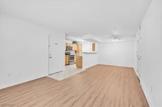 Photo #4: 2515557 Listing