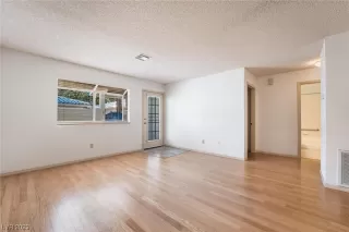 Photo #5: 2515578 Listing