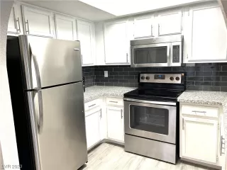 Photo #3: 2515629 Listing