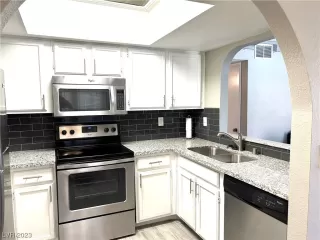 Photo #4: 2515629 Listing